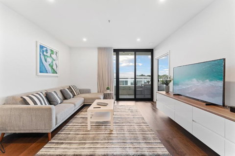 Perfect Location 1-Bed With Balcony, BBQ & Parking - New South Wales Tourism  0