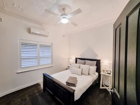 Peters Rest Central Wagga - New South Wales Tourism  0
