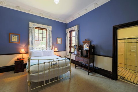 Petersons Armidale Winery And Guesthouse - New South Wales Tourism  2