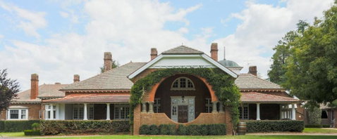 Petersons Armidale Winery And Guesthouse - New South Wales Tourism  0