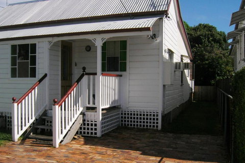 Pine Cottage - New South Wales Tourism  0