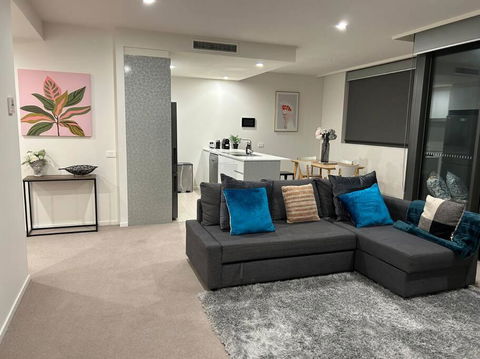 Plush Apartment On Mort - New South Wales Tourism  0