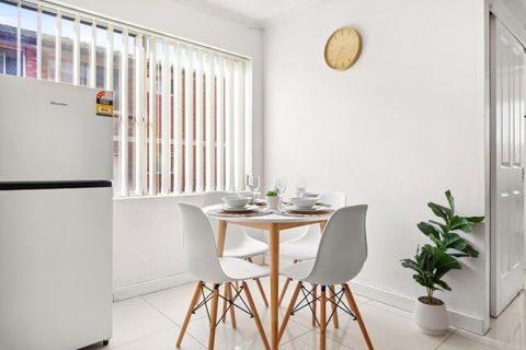 Polished 2-Bed Unit In The Heart Of Parramatta - New South Wales Tourism  1