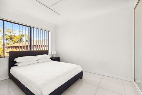 Polished 2-Bed Unit In The Heart Of Parramatta - New South Wales Tourism  3