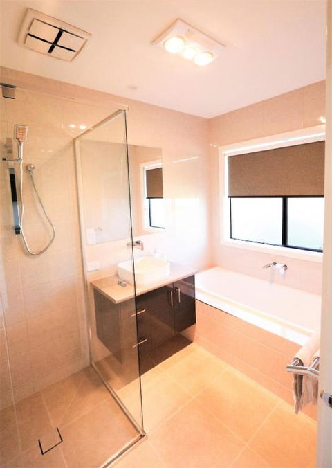 Popular Luxury Villa Kialla Shepparton - New South Wales Tourism  2