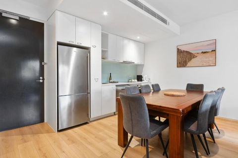 Port Melbourne Dog Beach Stays - New South Wales Tourism  1