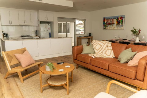 Port Vincent Seaside Apartments - Apartment 2 - New South Wales Tourism  3
