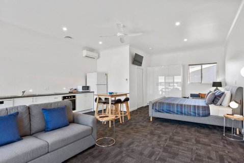 Port Lincoln Shark Apartment 5 - New South Wales Tourism  0