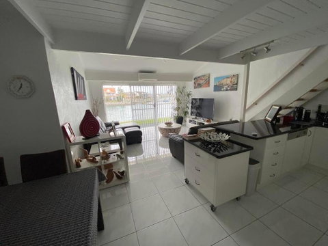 Port Lincoln Marina Waterfront Apartment - New South Wales Tourism  3