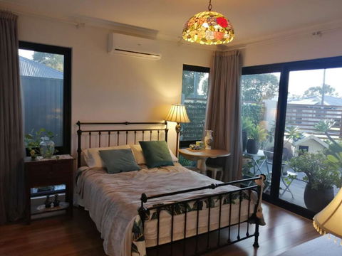 Private & Cosy! Master Bedroom In Perth With Garden View - New South Wales Tourism  0