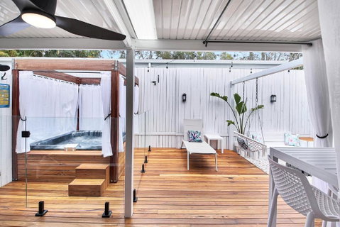 Private Outdoor Spa, Fire Pit - THE RETREAT COOLUM BEACH - New South Wales Tourism  1