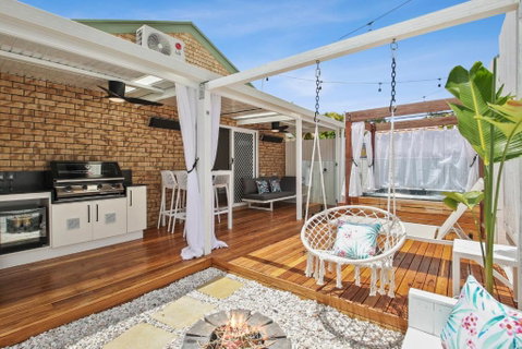 Private Outdoor Spa, Fire Pit - THE RETREAT COOLUM BEACH - New South Wales Tourism  2