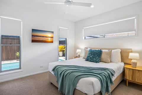 Premium 4-Bed Coastal Escape With BBQ And Pool - New South Wales Tourism  3