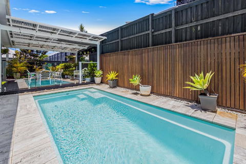 Premium 4-Bed Coastal Escape With BBQ And Pool - New South Wales Tourism  1