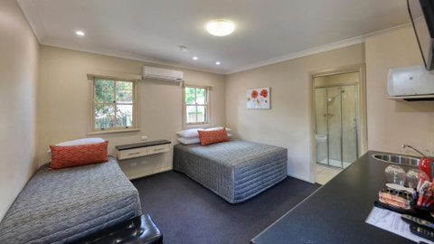 Prince Of Wales Hotel Gulgong - New South Wales Tourism  0