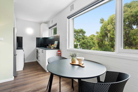 Pristine 1-Bed Unit Moments From Royal Park - New South Wales Tourism  1