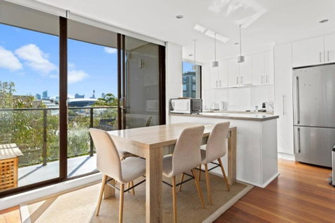 Prime Location 2-Bed Apartment With Parking - New South Wales Tourism  1