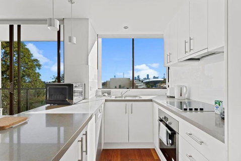 Prime Location 2-Bed Apartment With Parking - New South Wales Tourism  3