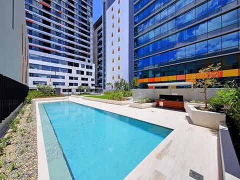 Private Bedroom & Bathroom In Shared Inner Brisbane Apartment - New South Wales Tourism  0