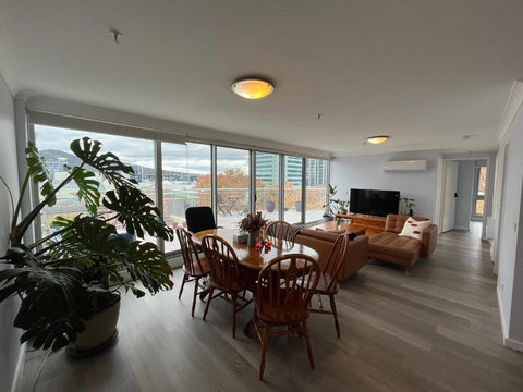 Private Room With Ensuite In The CBD - New South Wales Tourism  0