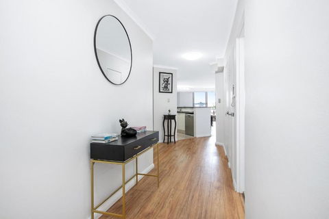 Pyrmont 2 Bed Apartment - Prime Location W Parking - New South Wales Tourism  1