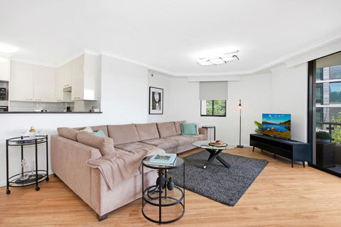Pyrmont 2 Bed Apartment - Prime Location W Parking - New South Wales Tourism  0