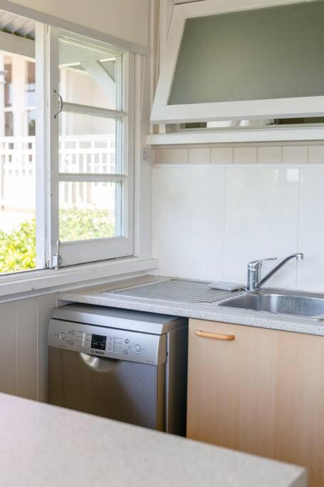 Quaint & Cosy 1 Bedroom Apartment In Queenslander. - New South Wales Tourism  2