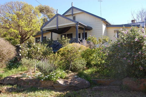 Quaint Cottage Nestled Amongst The Trees - New South Wales Tourism  0