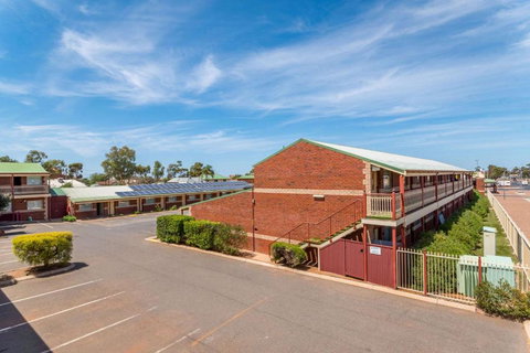 Quality Inn Railway Motel - New South Wales Tourism  2