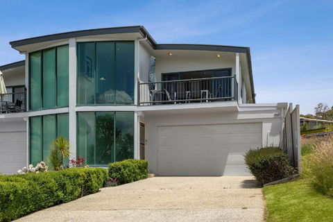 Questa E Bella - New South Wales Tourism  2