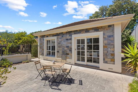 Quiet 2-Bed Retreat With Private Courtyard - New South Wales Tourism  3