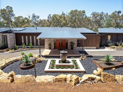 Raffaele\'s Estate Luxury Holiday Living - New South Wales Tourism  0