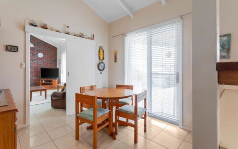 Ratties Residence 6 Carnegie St Port Ellliot - No Linen Included - New South Wales Tourism  3