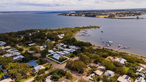 Raymond Island Retreat - New South Wales Tourism  1
