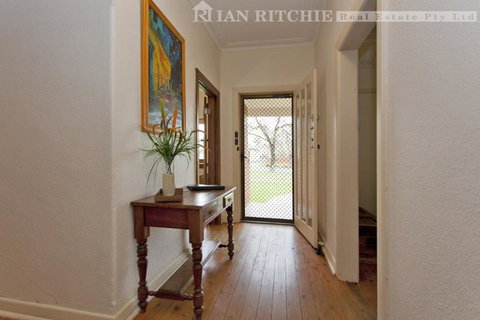 Red Brick Beauty - Central Cottage - New South Wales Tourism  3