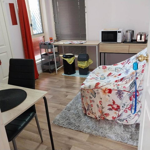 Red Cottage FEMALE ONLY BUDGET STAYS With Bedroom Plus Private Kitchenette Room - New South Wales Tourism  1