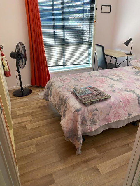 Red Cottage FEMALE ONLY BUDGET STAYS With Bedroom Plus Private Kitchenette Room - New South Wales Tourism  0