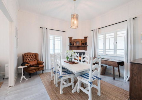 Pretty Pink Queenslander With Spectacular Views! - New South Wales Tourism  2