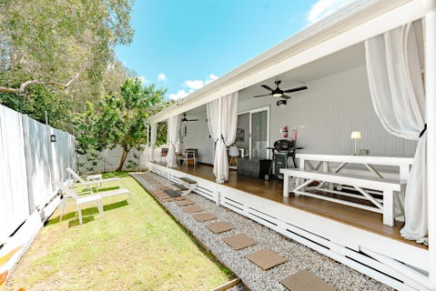 Private Outdoor Spa, Fire Pit, Cinema Room - THE COTTAGE COOLUM BEACH - New South Wales Tourism  3