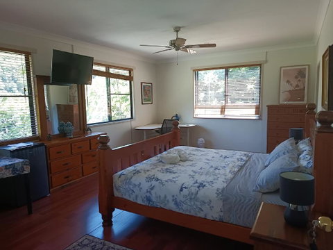 Quand0ng Valley Inn - The Hidden Waterfall Family Retreat - New South Wales Tourism  0