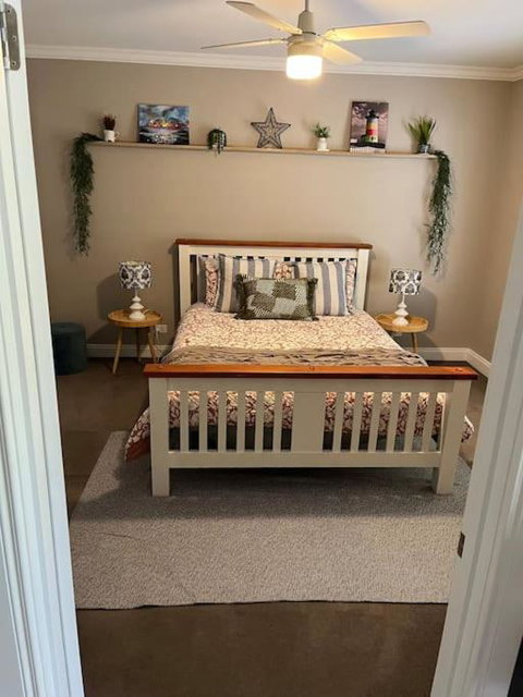 Quiet Family Retreat Getaway - Wildlife Park, Sovereign Hill, Kryall Castle And City At Your Door - Modern House, 8 Guests, 4 Bedrooms, 5 Beds - New South Wales Tourism  1