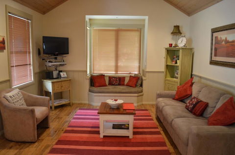 Autumn Affair Cottage 5 - New South Wales Tourism  3