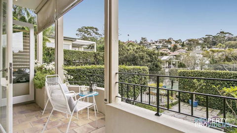 Awaba Aquatic - Footsteps To Balmoral Beach - New South Wales Tourism  3