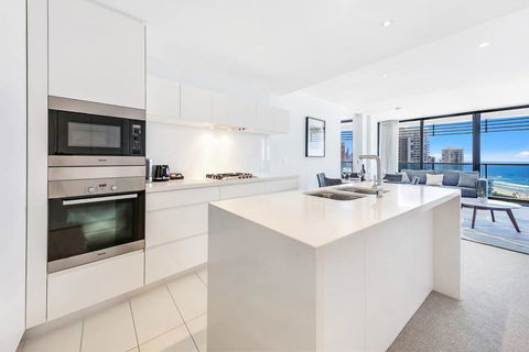 Awesome Ocean Views Broadbeach WiFi, Netflix, Wine - New South Wales Tourism  3