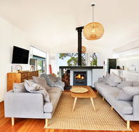 Ayana Beach House - Pet Friendly - Opposite Beach - New South Wales Tourism 