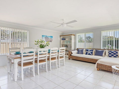 Azure Waters - Perfectly Positioned With Ocean Views - New South Wales Tourism  1