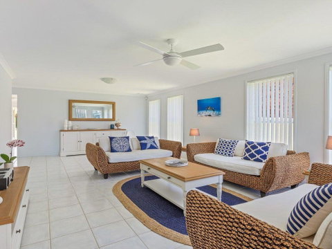 Azure Waters - Perfectly Positioned With Ocean Views - New South Wales Tourism  0