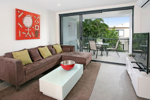 Back Of The Block Bulimba - Executive 3BR Bulimba Apartment With Leafy Outlook - New South Wales Tourism  0