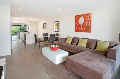 Back Of The Block Bulimba - Executive 3BR Bulimba Apartment With Leafy Outlook - New South Wales Tourism  1