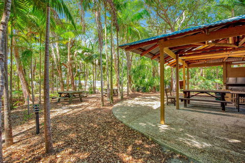 Baden 70 - Rainbow Shores, Ground Floor, Air Con, Overlooking Lap Pool - New South Wales Tourism  1